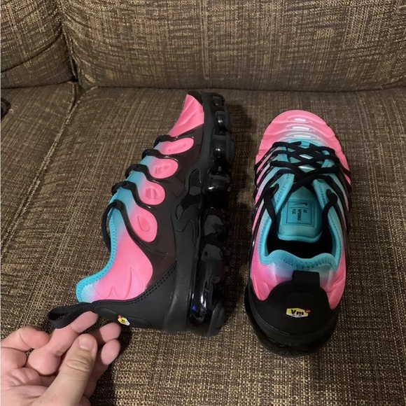 Nike Teal pink and Black Sneakers No box!!! - Picture 5 of 10
